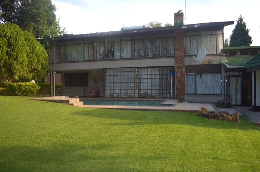 5 Bedroom Property for Sale in Wilkoppies North West